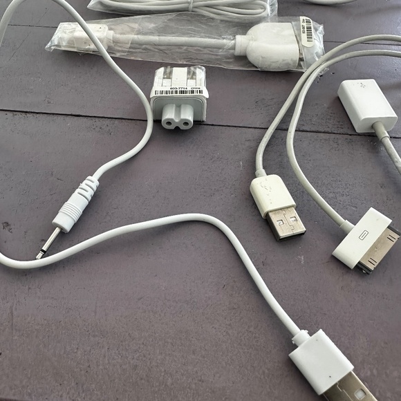 Apple USB Cables 7 pieces - Picture 5 of 5